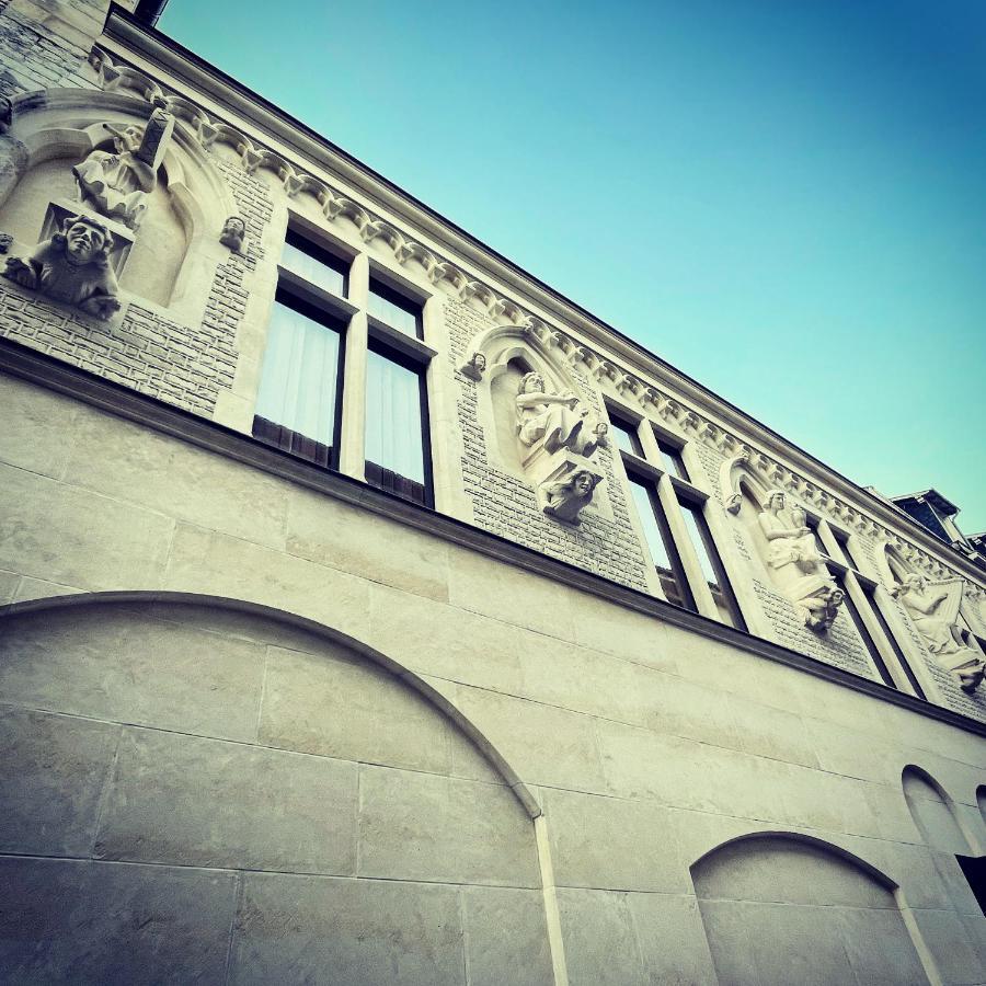 Charme de l'ancien pour cet appartement entièrement rénové dans l'hypercentre de Reims Exterior foto
