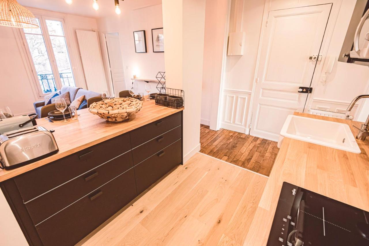 Charme de l'ancien pour cet appartement entièrement rénové dans l'hypercentre de Reims Exterior foto