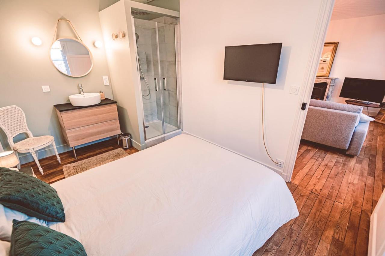 Charme de l'ancien pour cet appartement entièrement rénové dans l'hypercentre de Reims Exterior foto